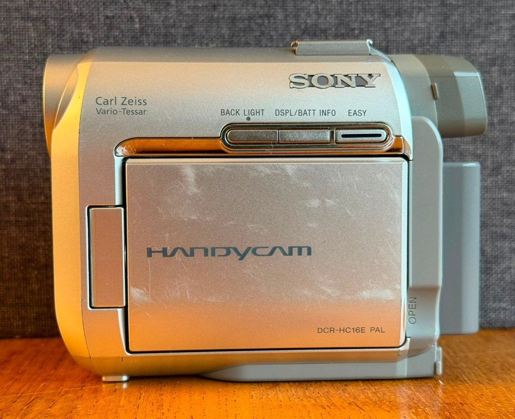 Sony DCR-HC16E MiniDV Handycam, GETEST!! DIGITALISEER!, Audio, Tv en Foto, Videocamera's Digitaal, Mini dv, Gebruikt, 20x of meer