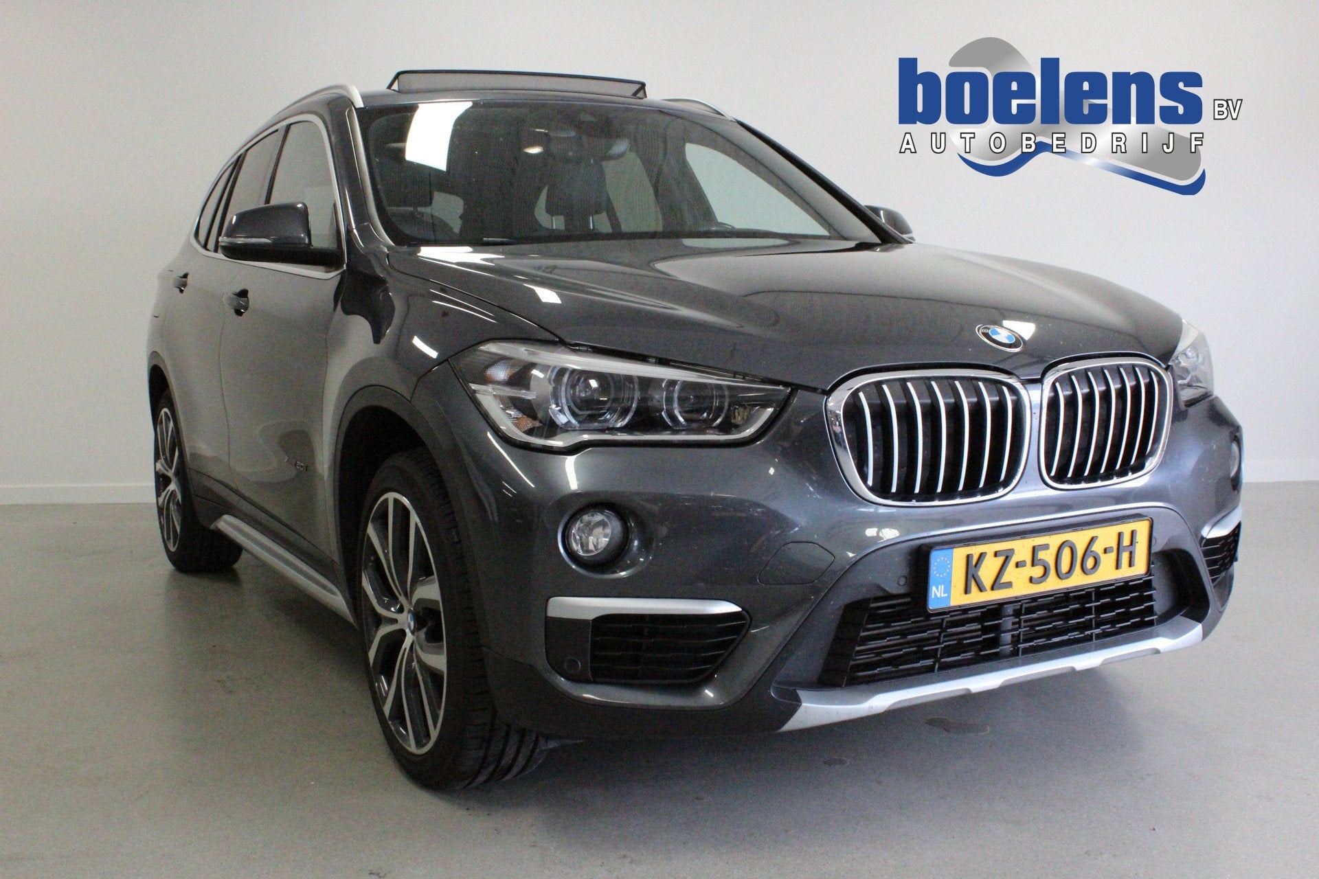 BMW X1 xDrive20i Centennial High Executive | 192PK | PANO |, 1998 cc, Gebruikt, Euro 6, 2000 kg