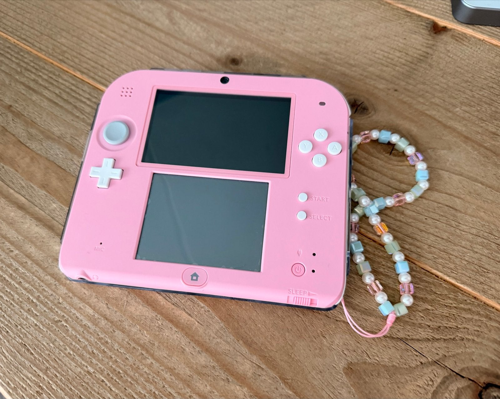 Roze Nintendo 2DS met games en beschermhoes, Ophalen, Met games, 2DS, Zo goed als nieuw