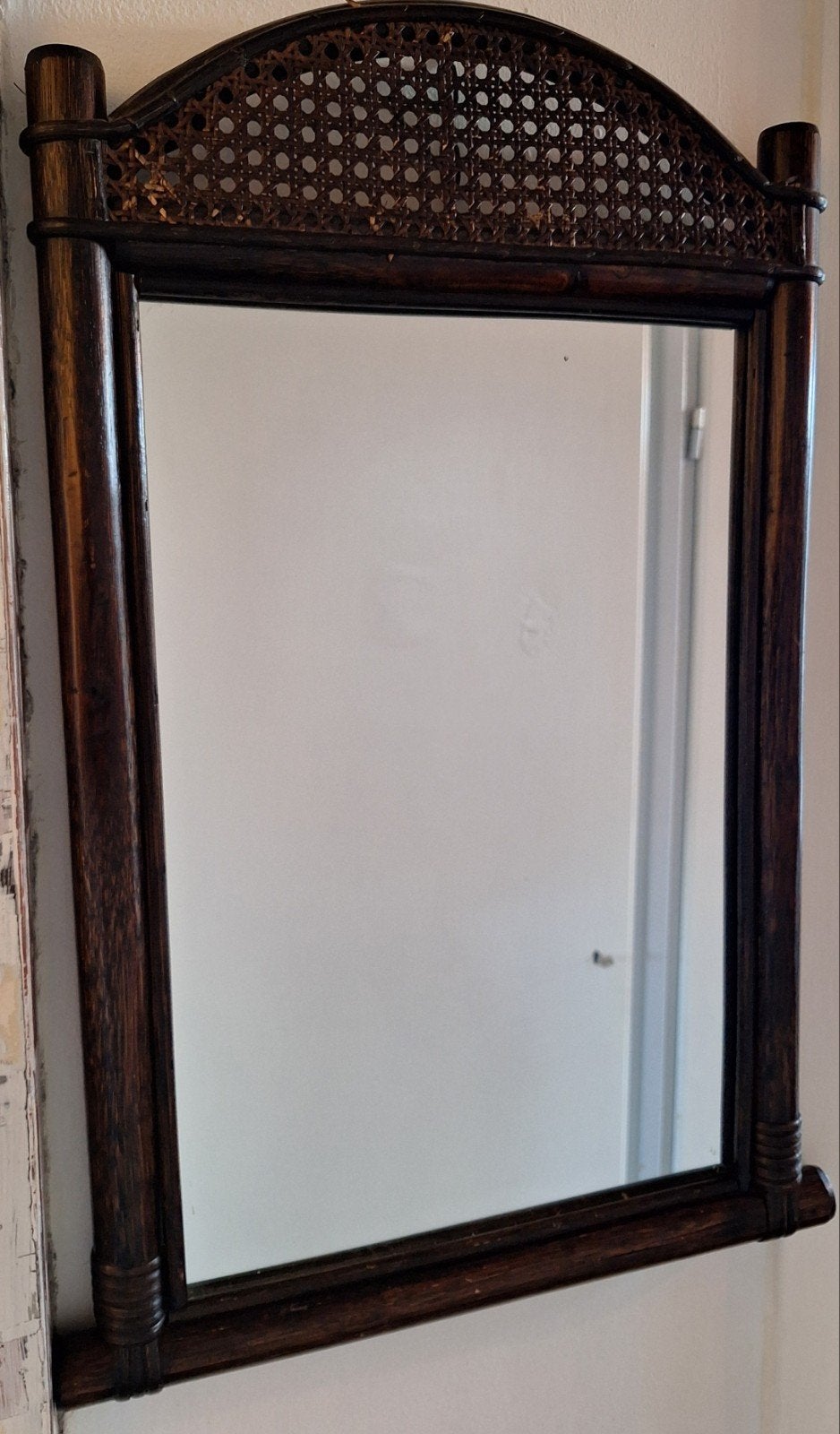 Vintage spiegel in bamboe frame met webbing bovenkant, Ophalen of Verzenden, Rechthoekig, Minder dan 50 cm, Minder dan 100 cm