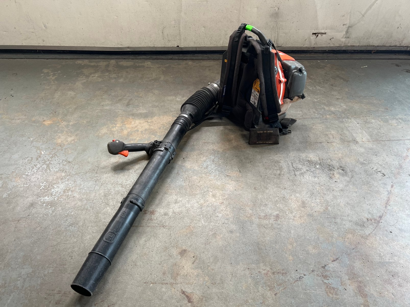 Husqvarna 350 BT bladblazer, Tuin en Terras, Benzine, Ruggedragen, Ophalen of Verzenden, Zo goed als nieuw
