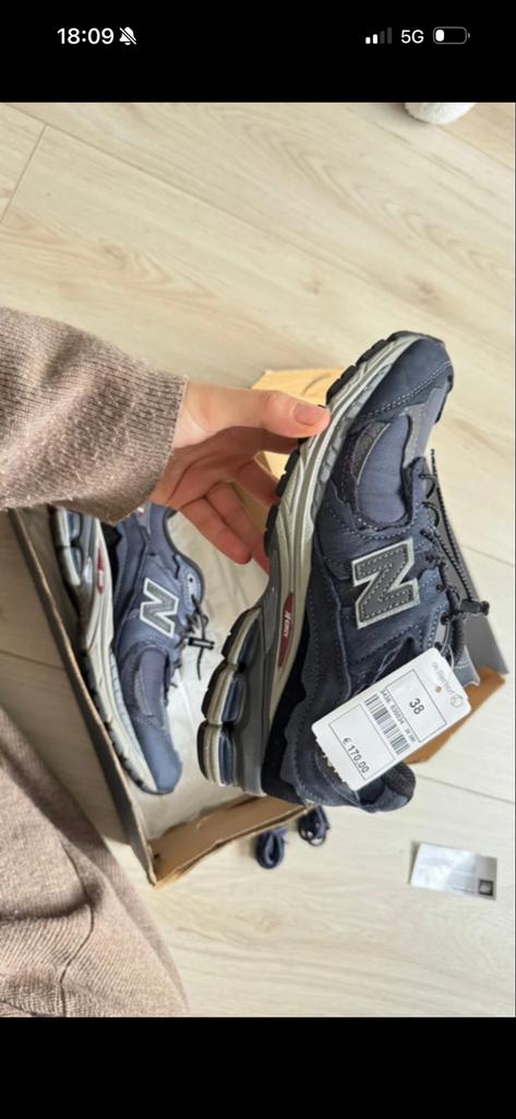 New Balance 2002R Sneakers - Nieuw in Doos, Kleding | Dames, Schoenen, Ophalen of Verzenden, Nieuw, Blauw, Sneakers of Gympen