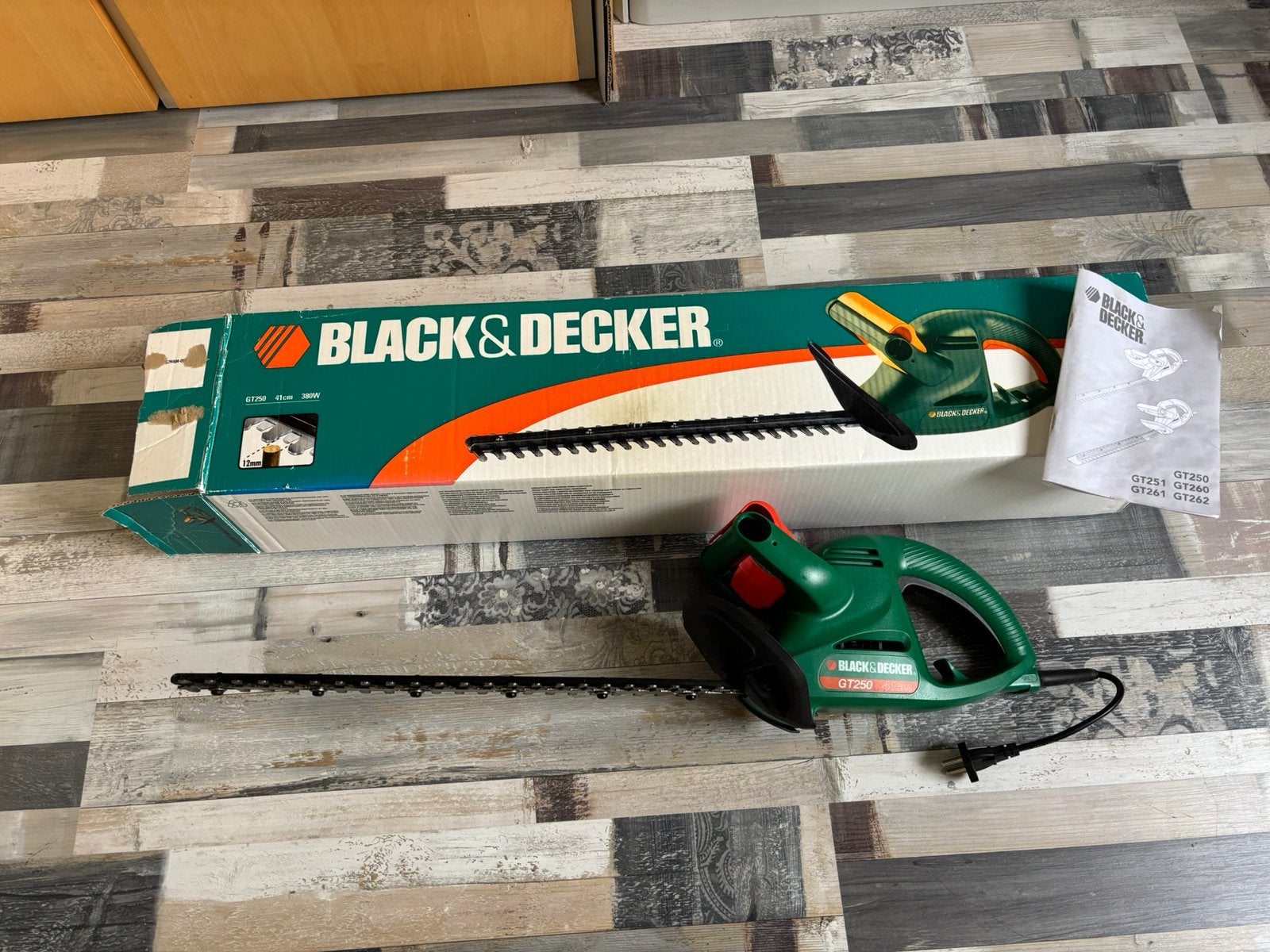 Black & Decker GT250 elektrische heggenschaar 41cm 380W, Tuin en Terras, Ophalen, Zo goed als nieuw, Elektrisch