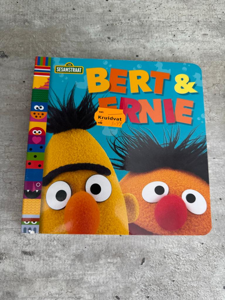 Sesamstraat Bert & Ernie boek - Zeg hallo tegen bert Ernie, Ophalen of Verzenden, Nieuw, 1 tot 2 jaar