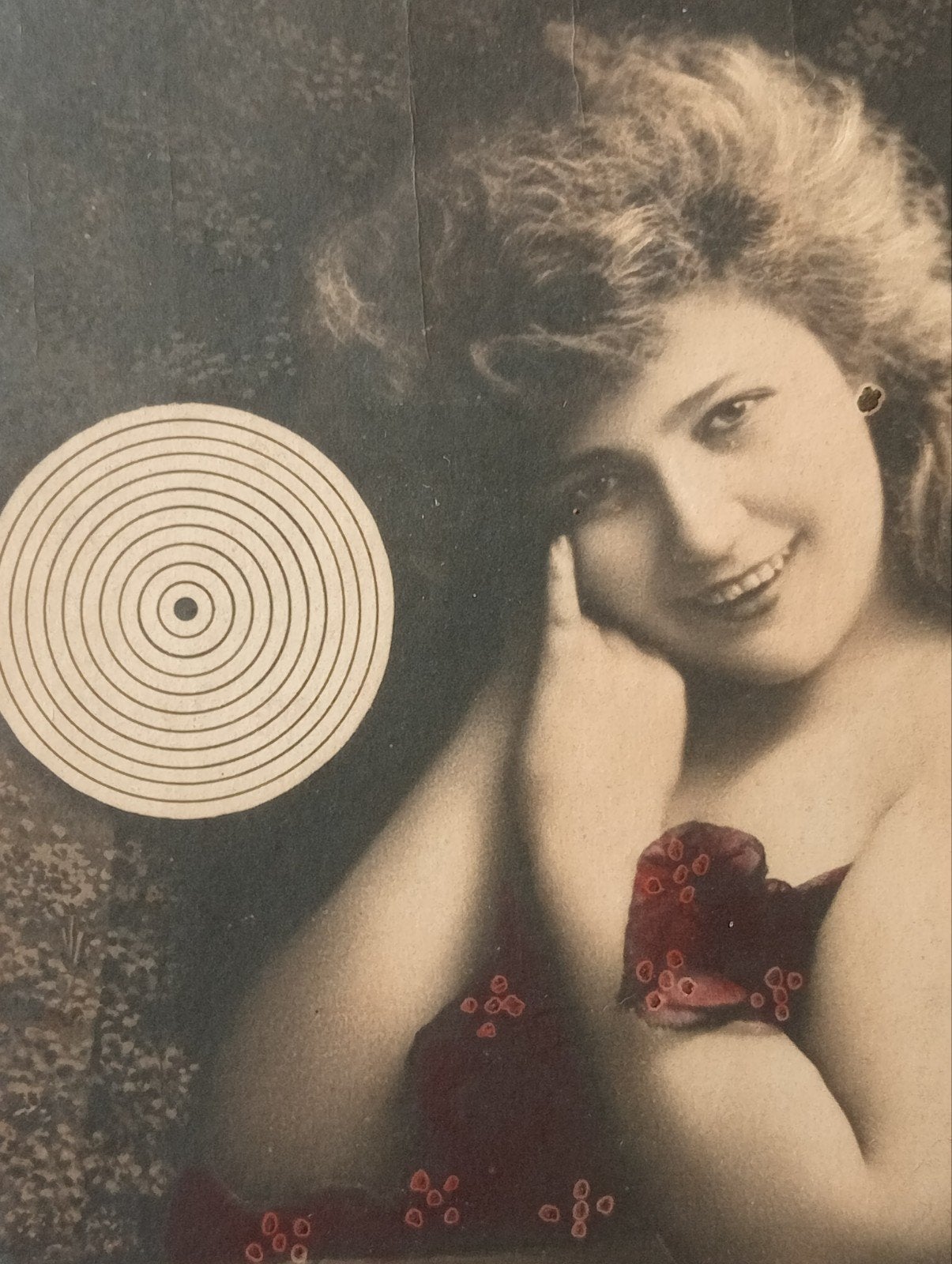 Vintage Ansichtkaart: Vrouw met Hypnotiserende Spiraal, Ophalen of Verzenden, Voor 1920, Ongelopen