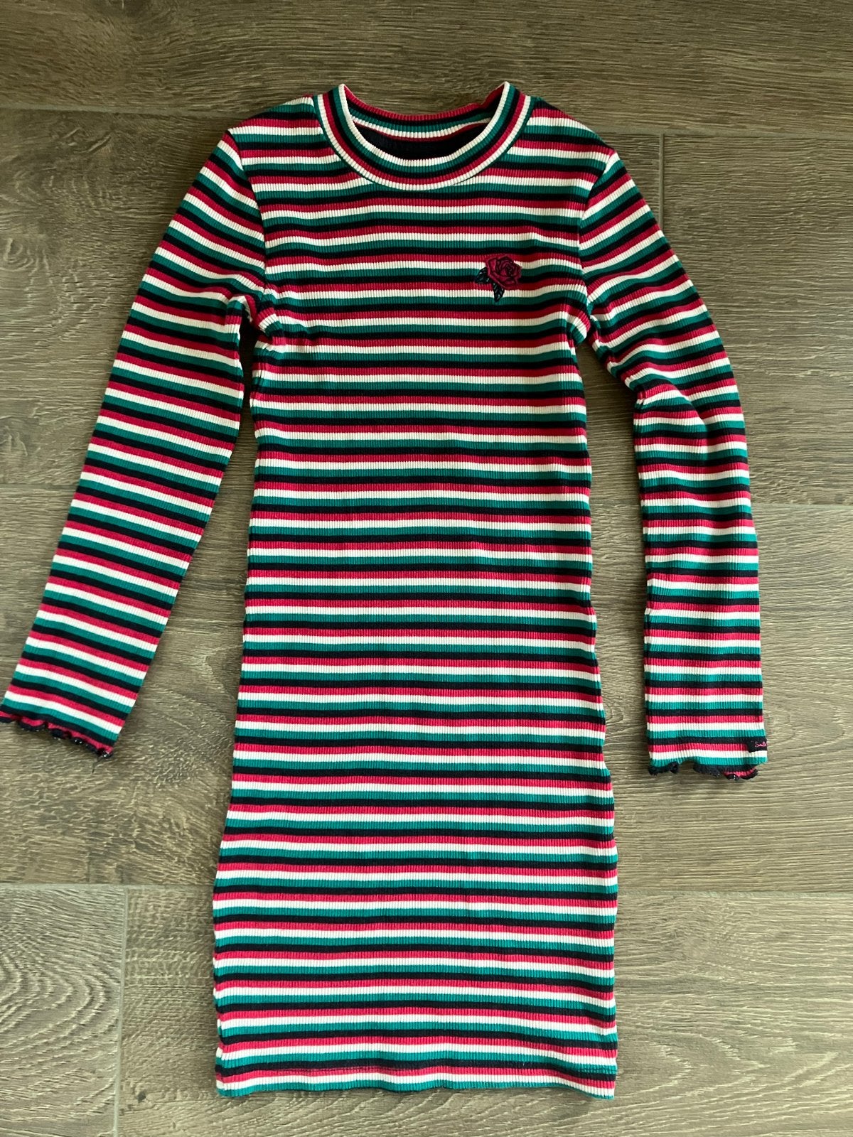 Gestreepte jurk met roos applicatie 122 128, Kinderen en Baby's, Ophalen of Verzenden, Zo goed als nieuw, Meisje, Jurk of Rok