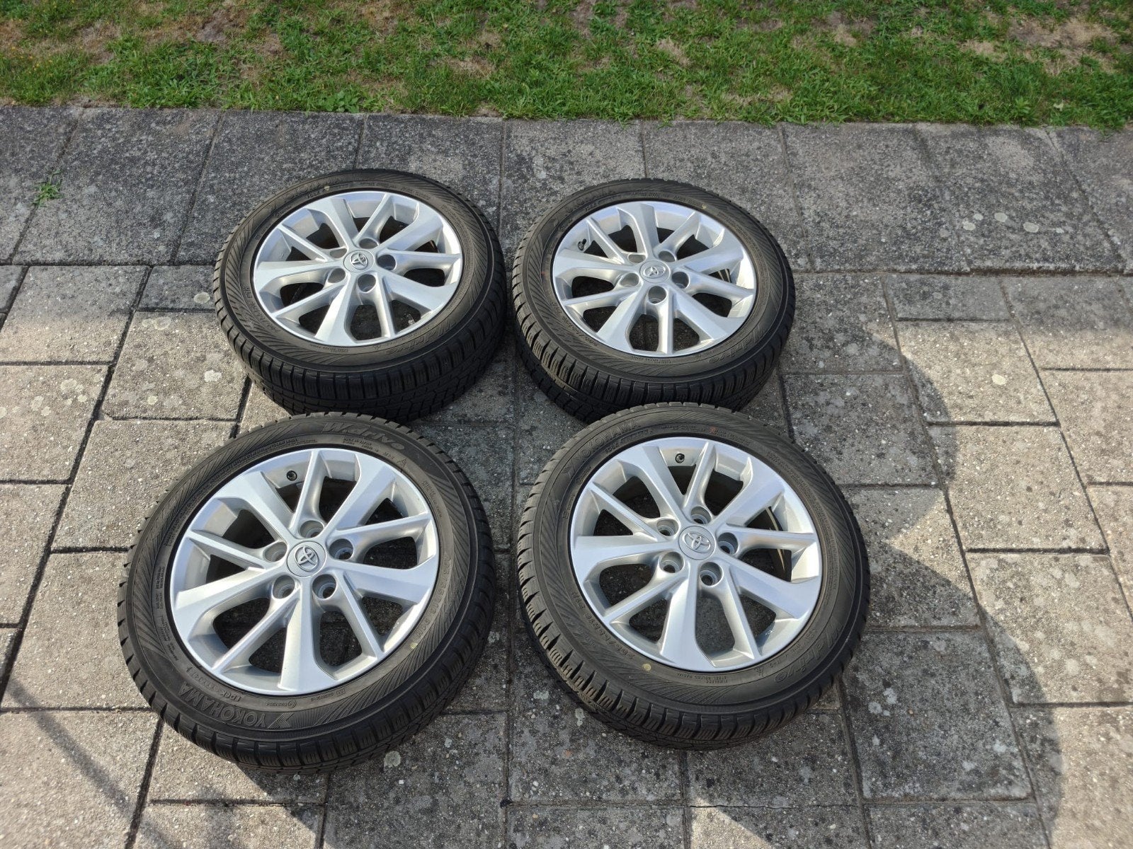 16 inch Toyota velgen met winterbanden, Ophalen