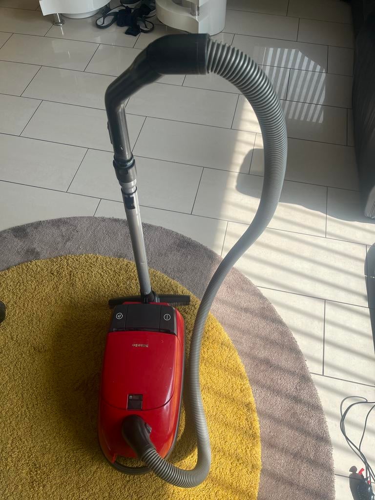 Miele DE LUXE S 301i Air Clean Plus Stofzuiger Rood, Gebruikt, Stofzuiger, 1200 tot 1600 watt, Ophalen