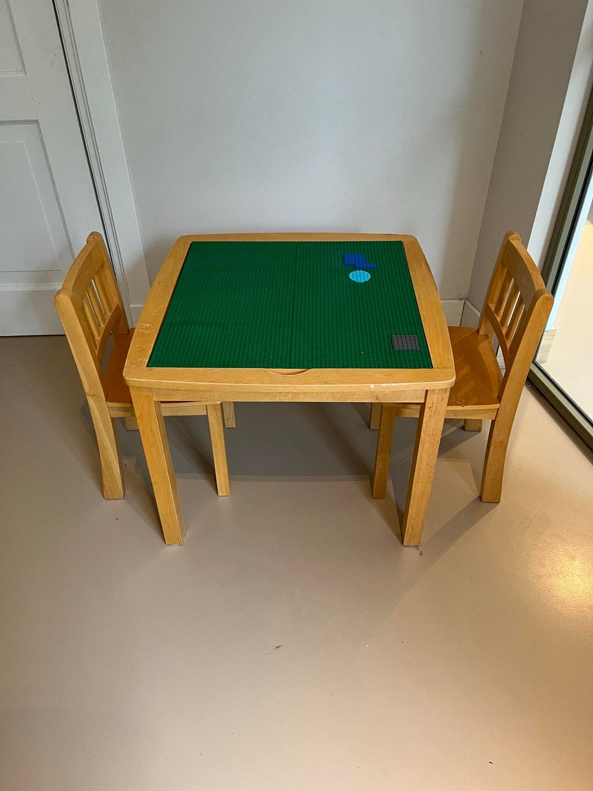 Lego speeltafel met 2 stoeltjes - ideaal voor kinderen, Ophalen, Gebruikt, Overige typen, Lego
