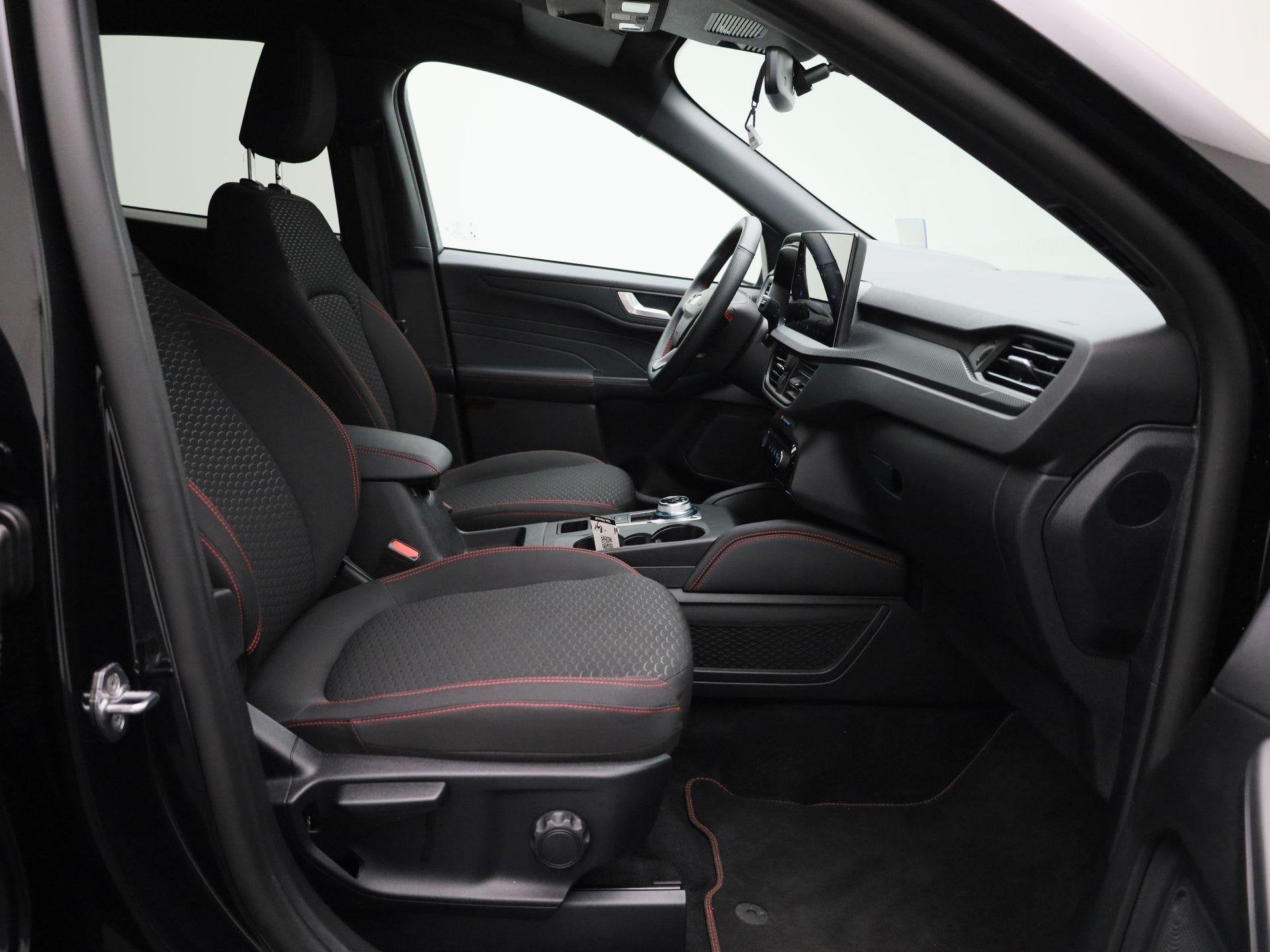 Foto 38 van Ford Kuga 2.5 PHEV ST-Line | Head up display | Camera achter
