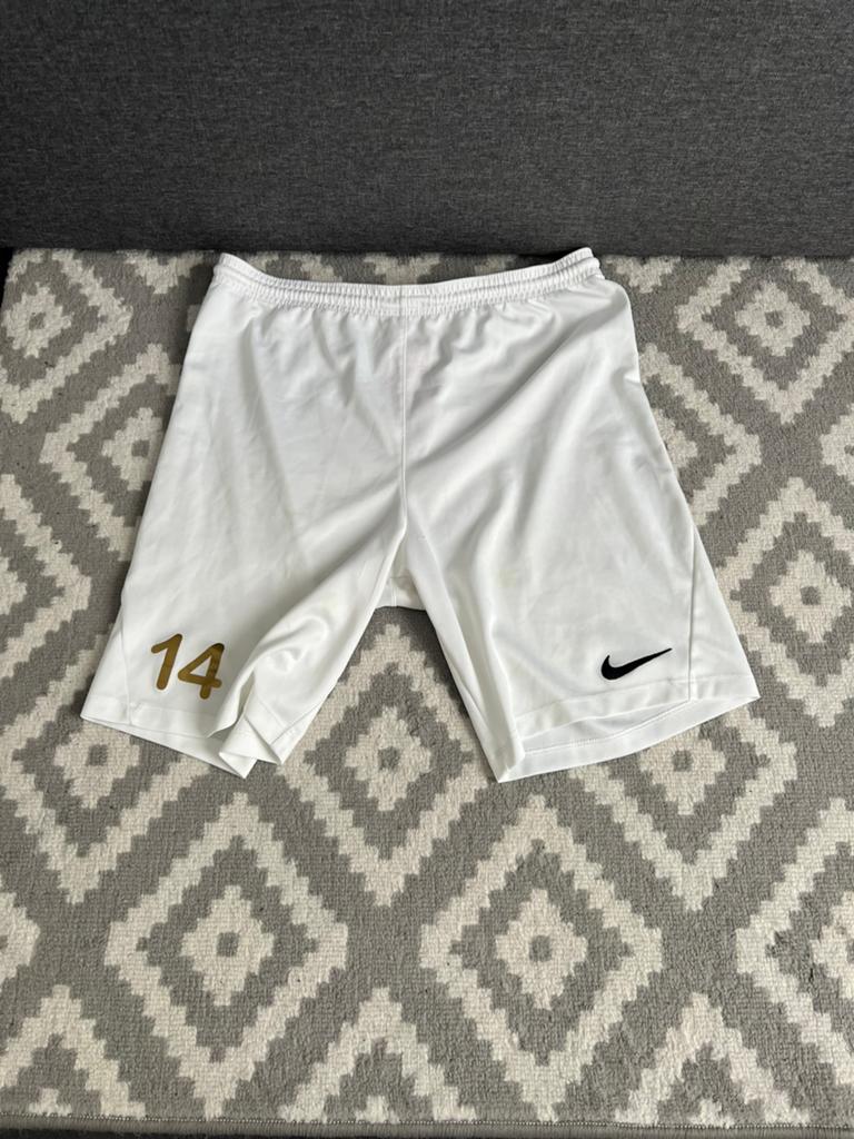 Nike broekje XL(kids), Ophalen of Verzenden, Zo goed als nieuw, Maat 46/48 (XL) of groter, Zwart
