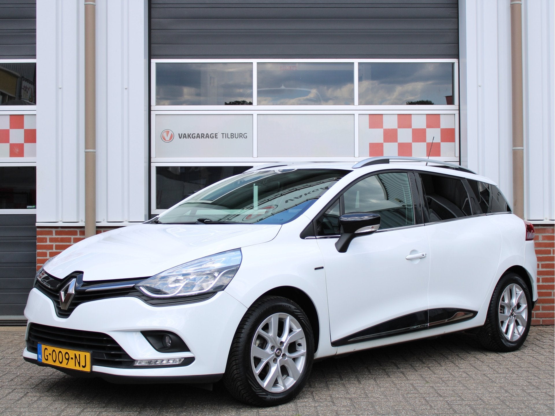 Renault Clio Estate 0.9 TCe 90PK Limited /NAVI/PDC/Donker gl, 898 cc, Stof, Gebruikt, Euro 6