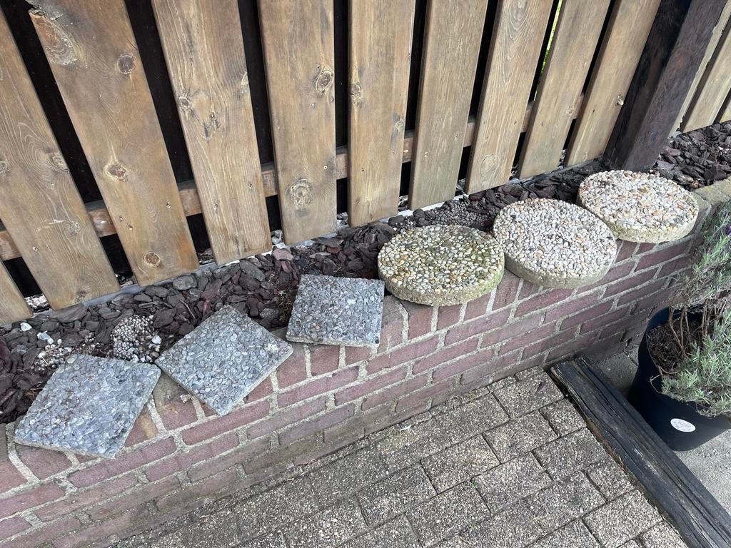 Gratis sier grind tegels, rond en vierkant, Tuin en Terras, Ophalen, Gebruikt, Minder dan 5 m², Grind