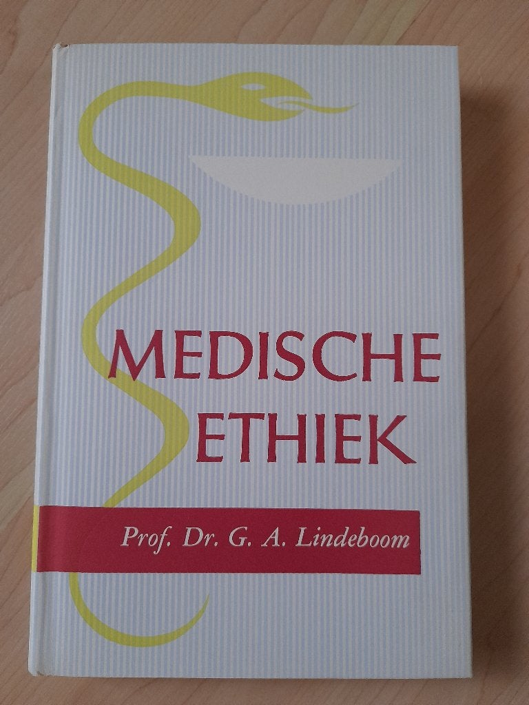 Opstellen over MEDISCHE ETHIEK   Prof Dr GA Lindeboom, Boeken, Ophalen of Verzenden, Zo goed als nieuw