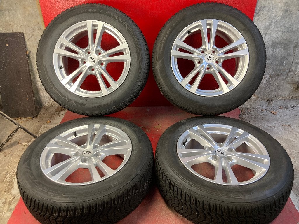Winterbanden Hyundai Tucson 215/65R17 Hankook, Auto-onderdelen, ., Banden en Velgen, 17 inch, .