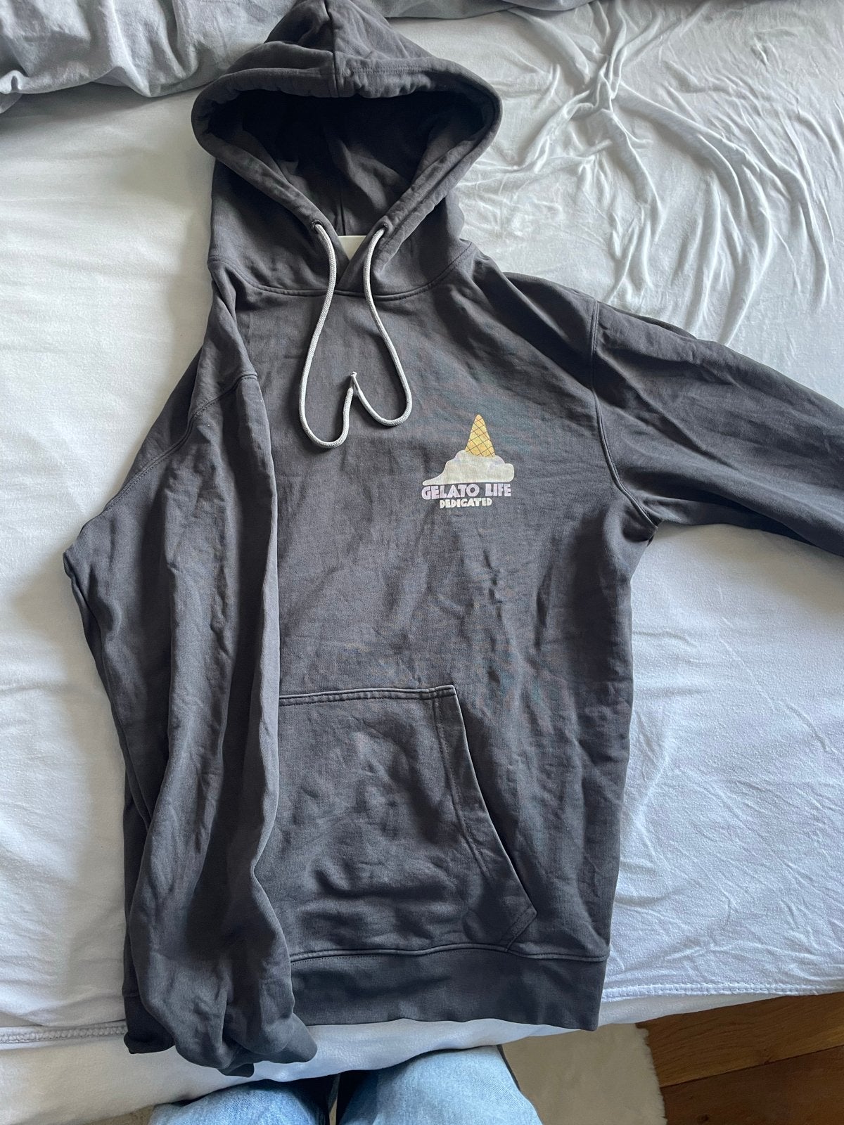 Dedicated. Hoodie 'Gelato Life' - Maat M, Ophalen of Verzenden, Zo goed als nieuw, Maat 48/50 (M), Grijs