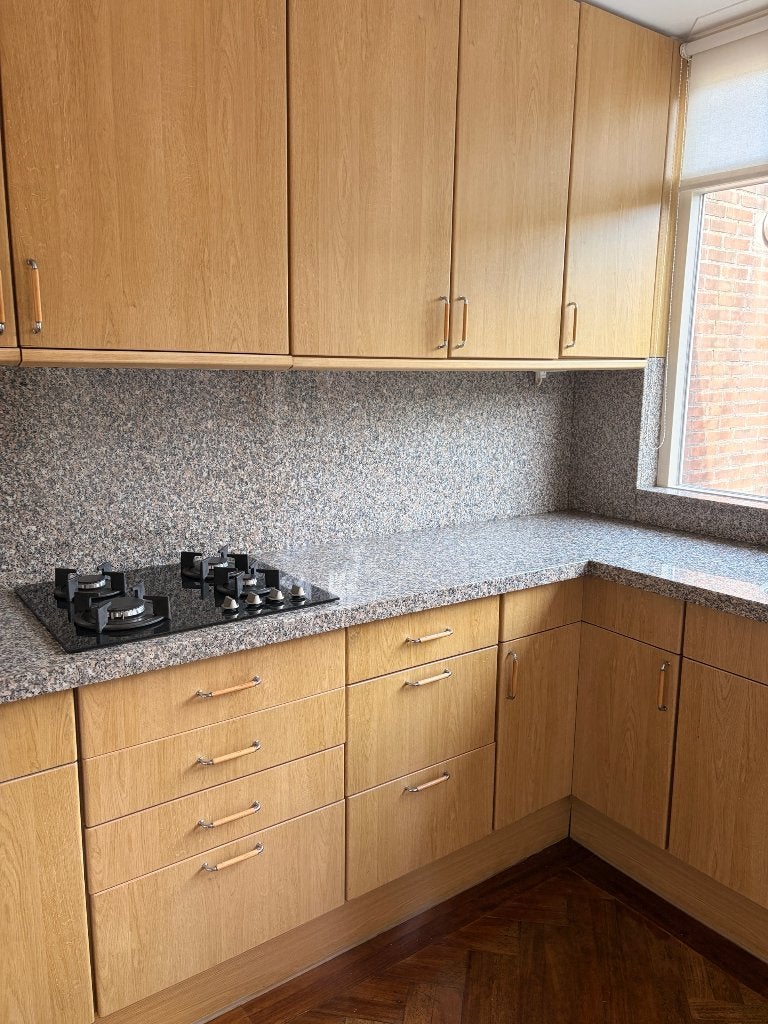 Complete eiken keuken met apparatuur en granieten blad, Huis en Inrichting, Ophalen, Gebruikt, Graniet of Steen, Hoekkeuken