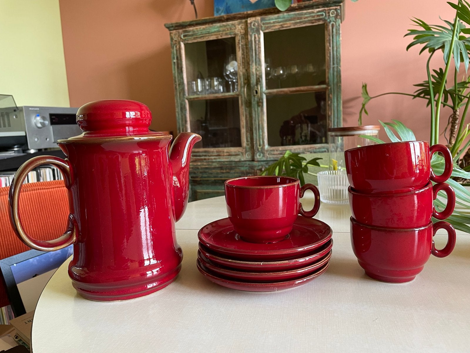 Vintage rode koffie/thee set met 4 kopjes en schotels, Ophalen