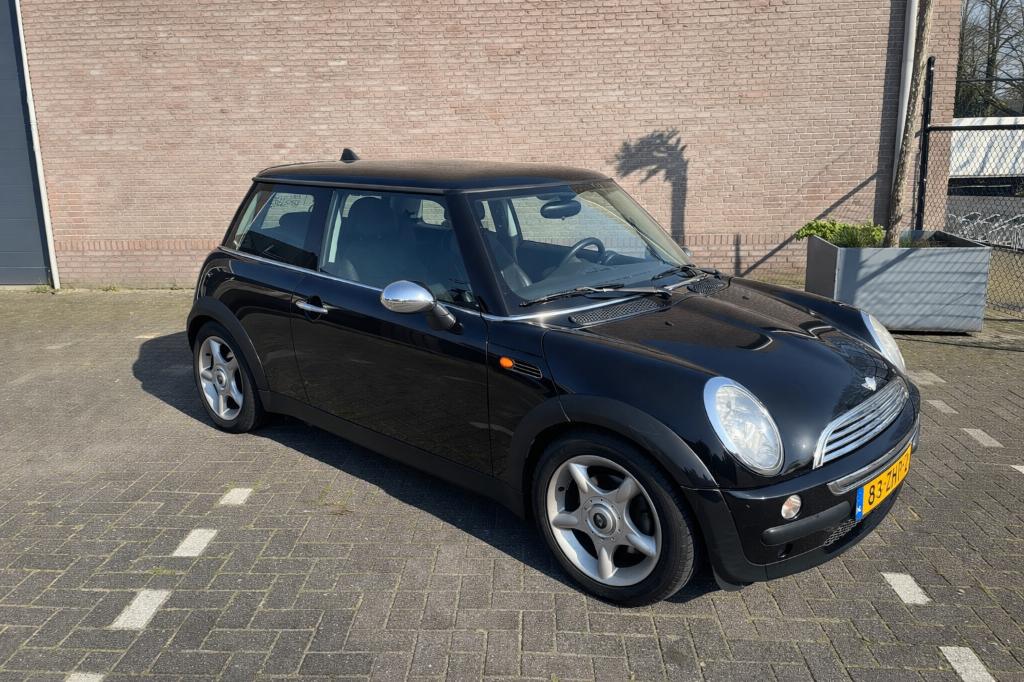 Mini 1.6 16V Cooper 2004 Zwart, Auto's, Mini, Voorwielaandrijving, 15 km/l, 4 stoelen, Leder