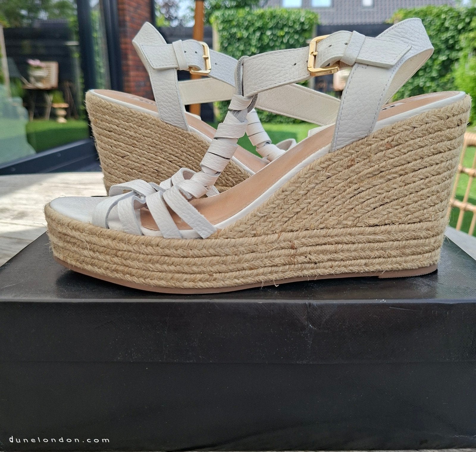 Dune Sandalen Wit Sleehak Zgan Maat 39, Wit, Ophalen of Verzenden, Zo goed als nieuw, Dune