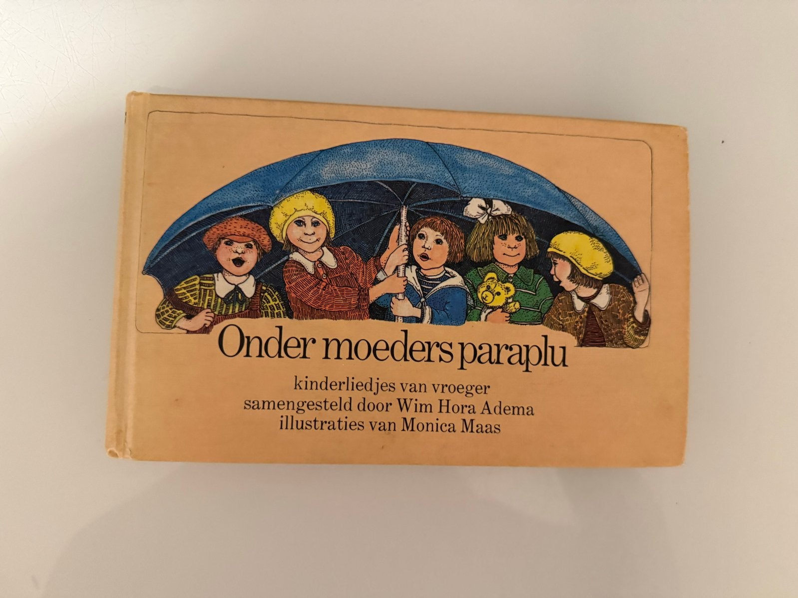 Onder moeders paraplu - Kinderliedjes van vroeger, Ophalen of Verzenden, Gelezen, Non-fictie