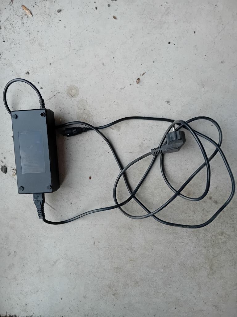 fietsbatterij oplader te koop, Ophalen, Zo goed als nieuw