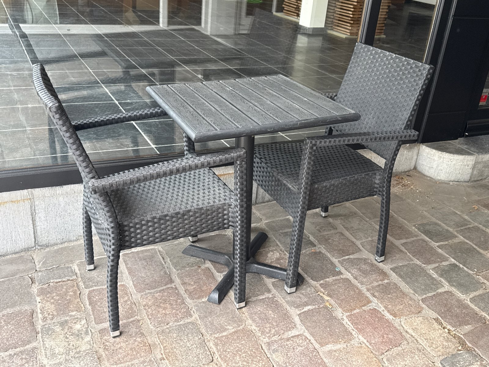 5 x set van 2 stoelen en tafel, wicker/kunststof, Gebruikt, Eettafel, Wicker, Tuinset