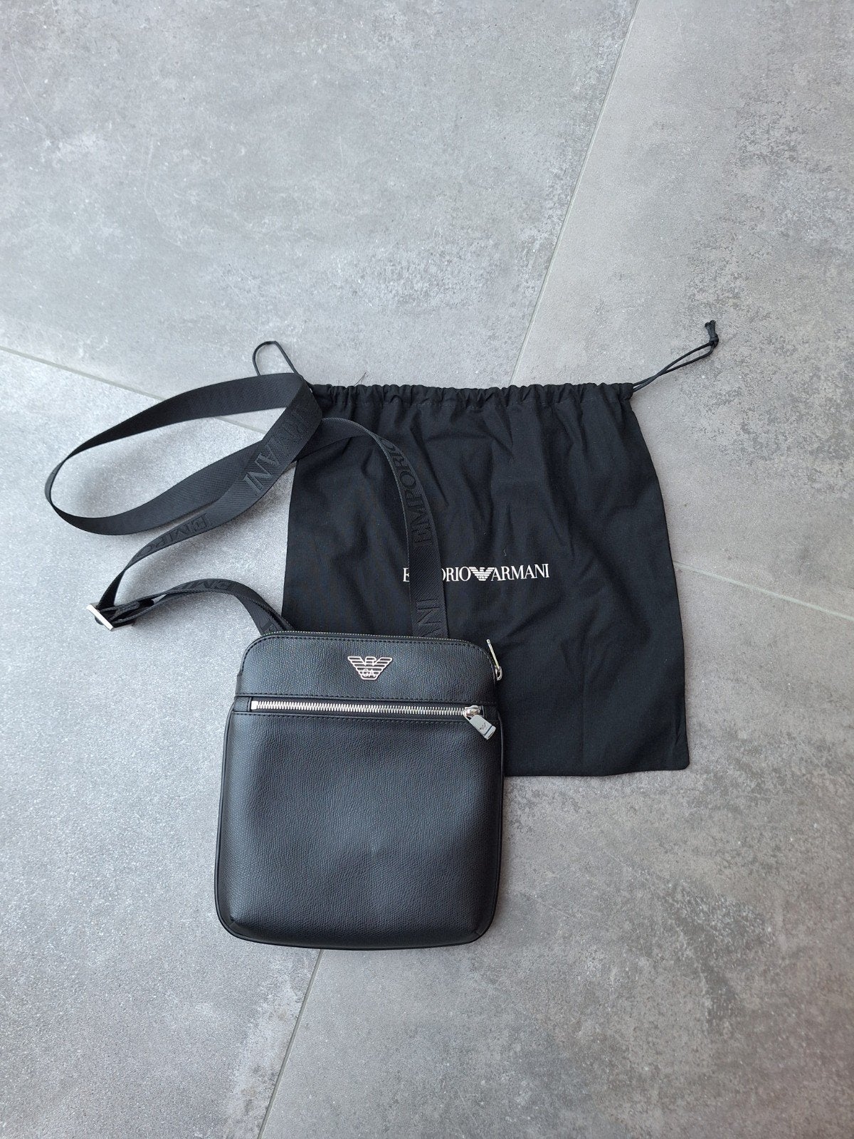 Giorgio Armani crossbody tas, Ophalen of Verzenden, Zo goed als nieuw, Zwart, Overige merken