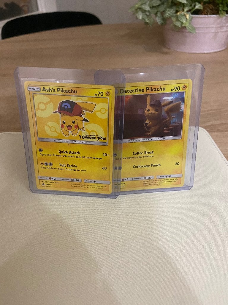 Ash's Pikachu & Detective Pikachu Pokémon kaarten, Ophalen of Verzenden, Zo goed als nieuw, Meerdere kaarten