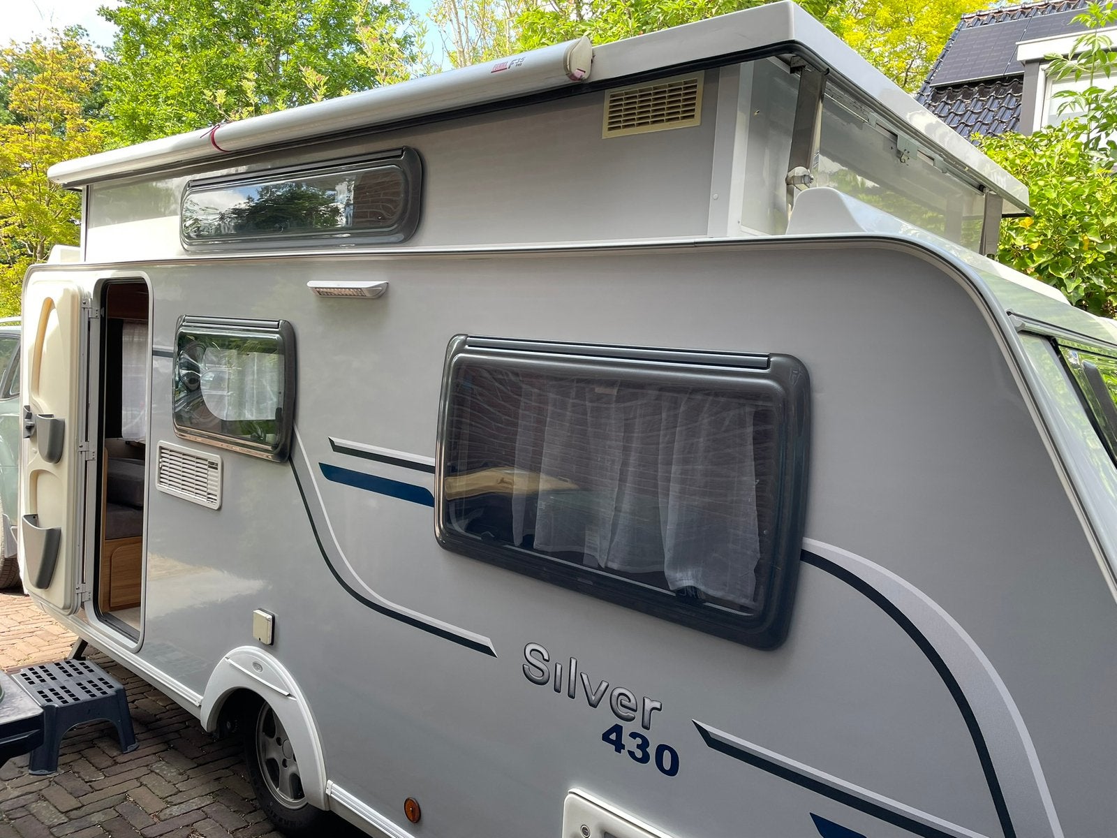 Trigano Silver 430, lengtebedden + zitje, toilet, Caravans en Kamperen, Caravans, Trigano, Treinzit, 750 - 1000 kg, Particulier