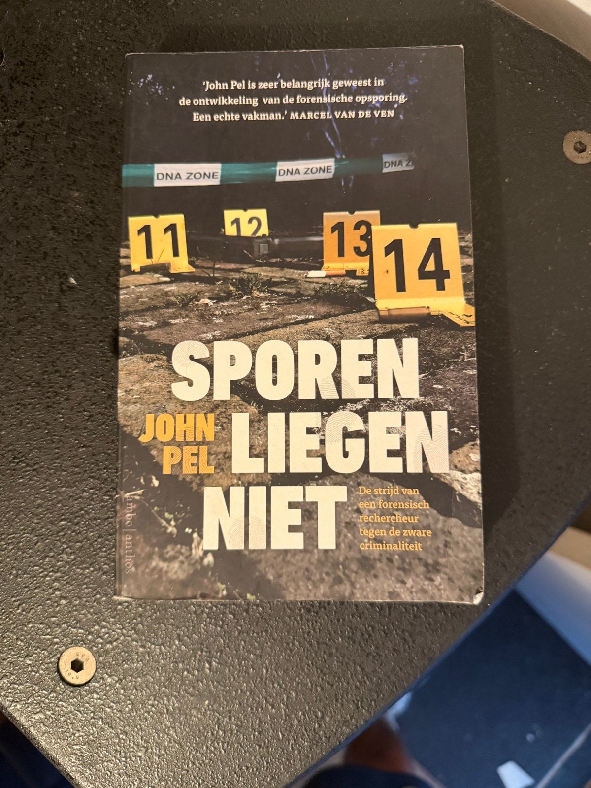 Sporen Liegen Niet - John Pel (forensisch rechercheur), Ophalen of Verzenden, Zo goed als nieuw