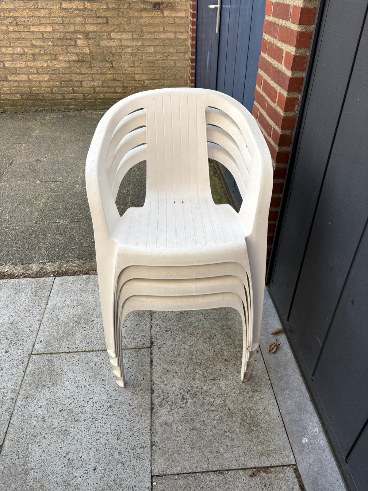 GRATIS - 4 tuinstoelen wit