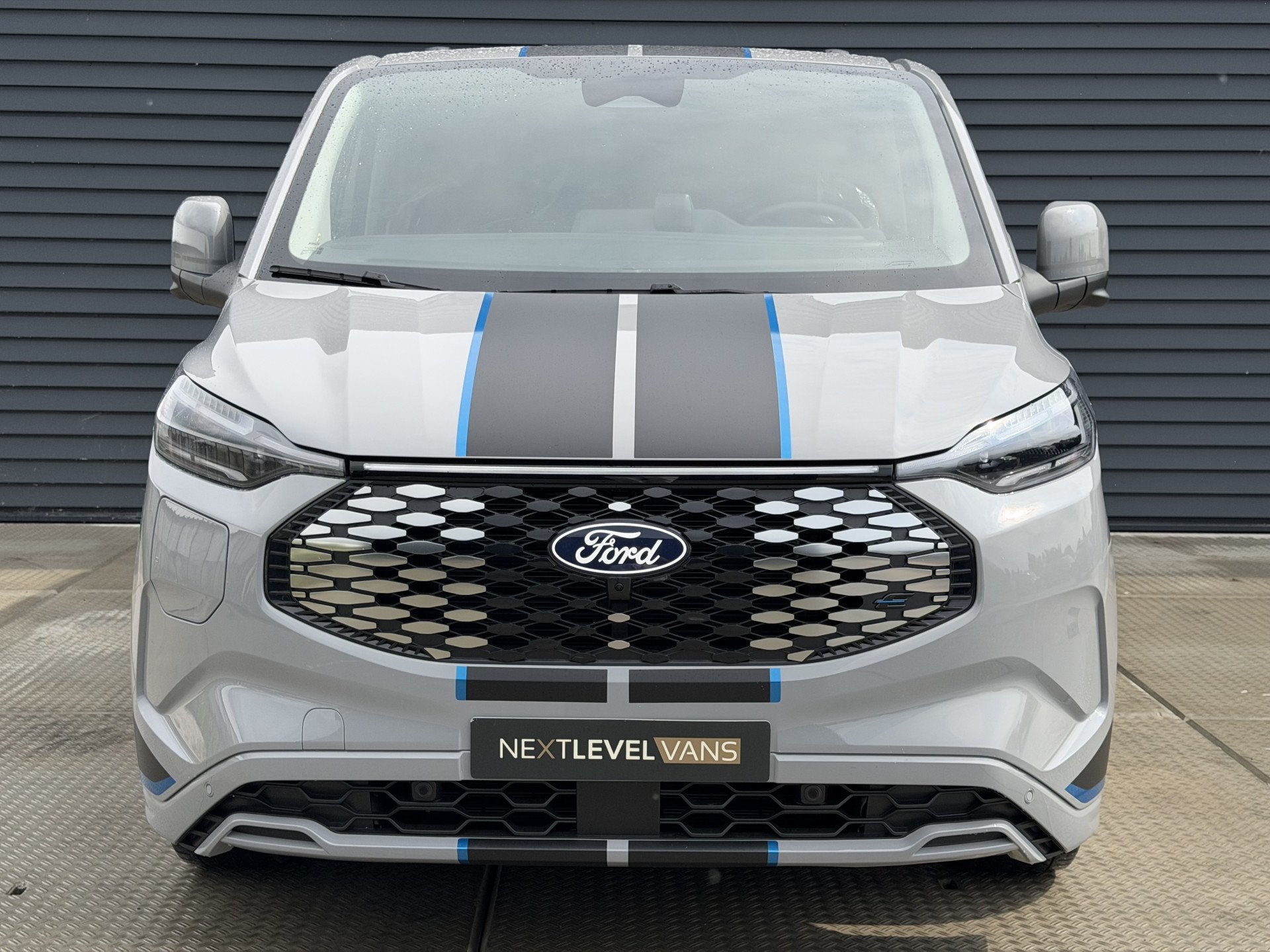 Ford E-Transit Cust. 320 L2H1 Sport 71 kWh DC | 360 Camera |, Auto's, Bestelauto's, Automaat, Achterwielaandrijving, Gebruikt