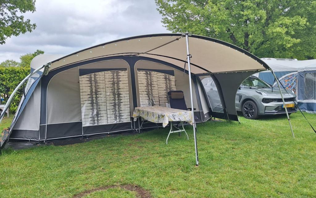 Burstner Premio 480tk Caravan met voortent en luifel, Airco, Treinzit, Particulier, Bürstner