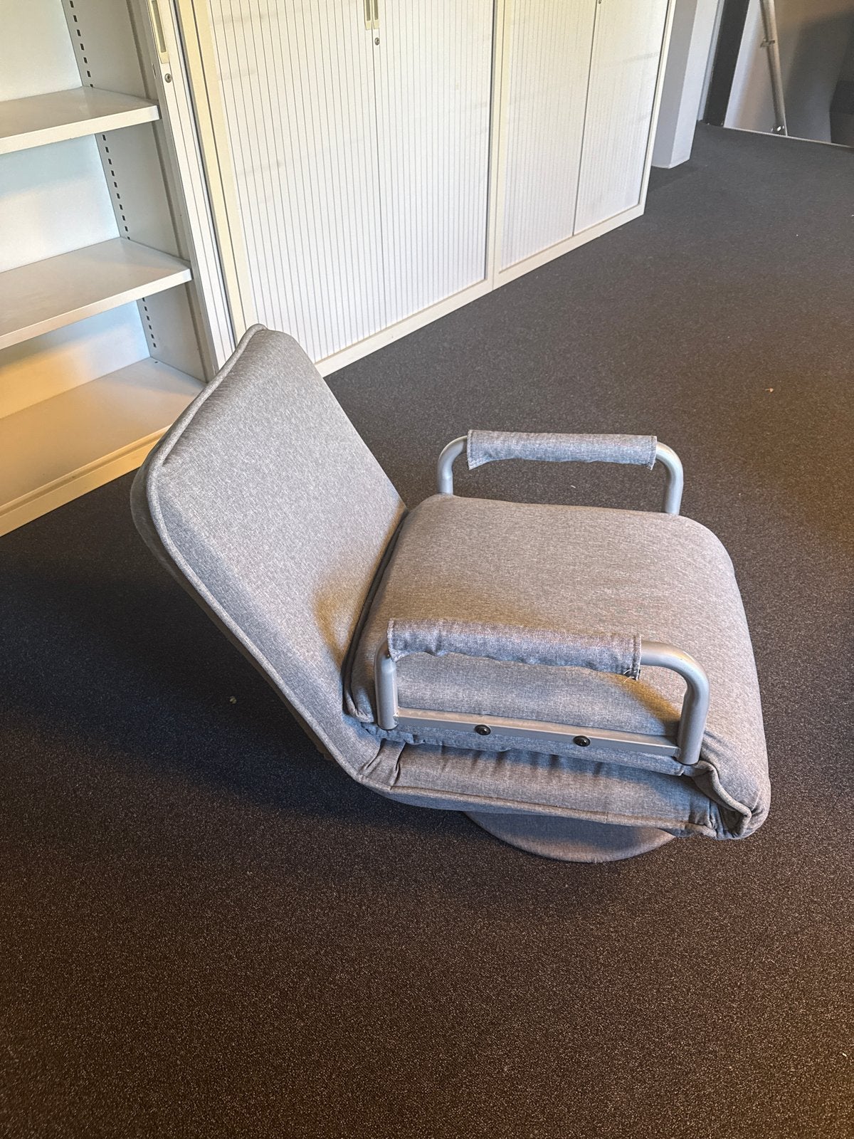 Comfortabele Slaapstoel - Ideaal voor kleine ruimtes, Huis en Inrichting, Ophalen, Gebruikt, 190 cm of minder, Grijs