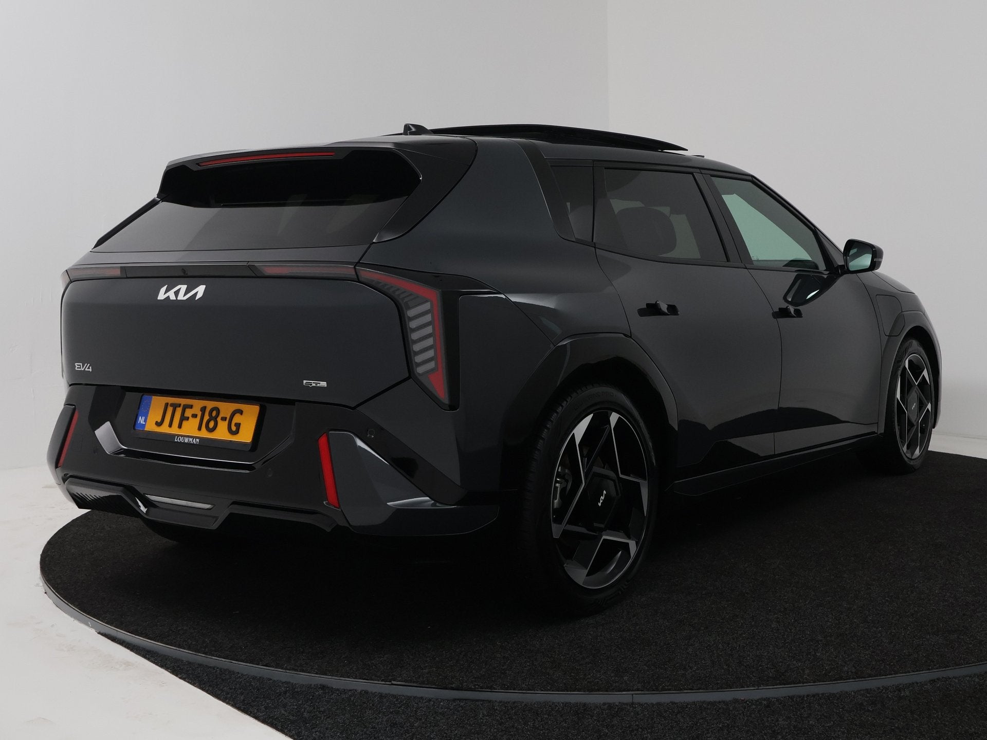 Kia EV4 GT-Line 81.4 kWh | Apple Carplay / Android Auto (Nav, Auto's, 584 km, 204 pk, 1000 kg, Zilver of Grijs