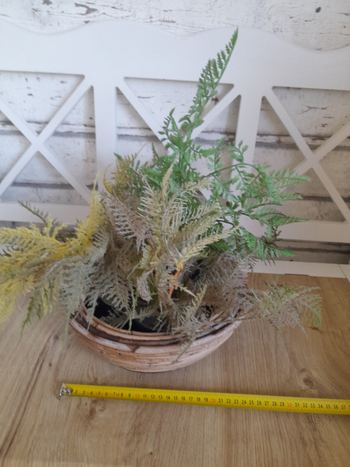 rotan ronde schaal met 2 kunstplanten varens, Huis en Inrichting, Woonaccessoires | Kunstplanten en Kunstbloemen, Ophalen of Verzenden