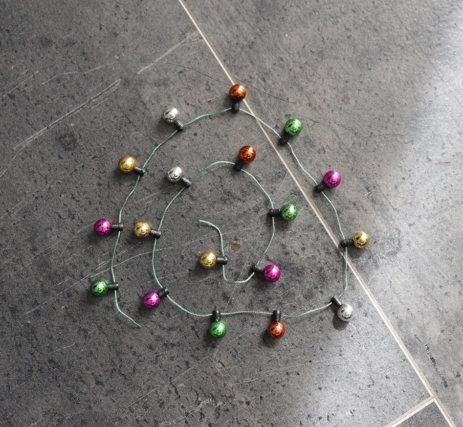 Feest lampjes ballen slinger miniatuur nieuw 1:12 glimmend, Ophalen of Verzenden, Nieuw, Poppenhuis