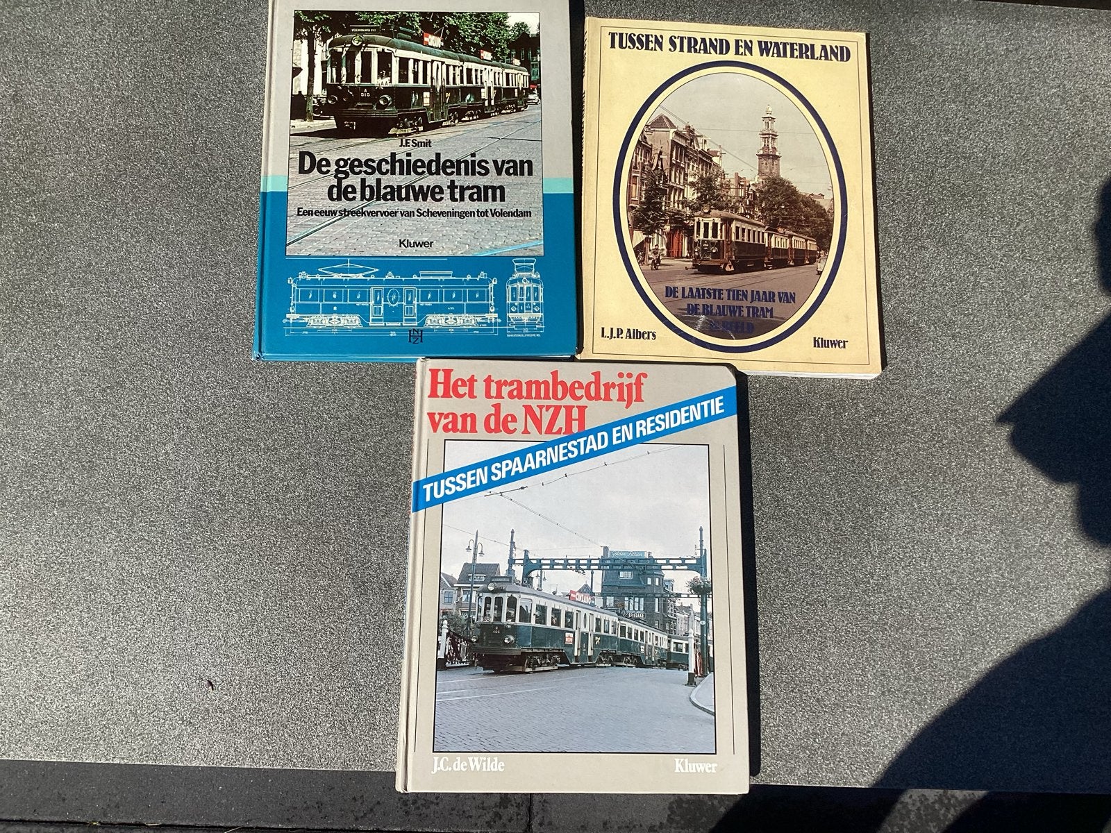 3 boeken over de geschiedenis van de tram, Ophalen, Gelezen, Tram