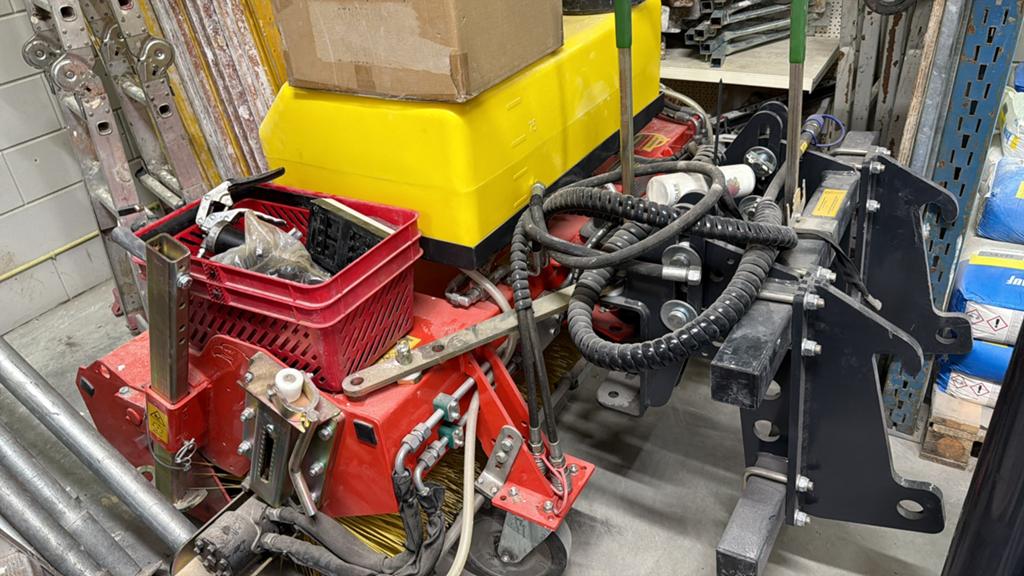 Adler veegmachine K 600/150 met waterfunctie, Tuin en Terras, Veegmachines, Ophalen of Verzenden