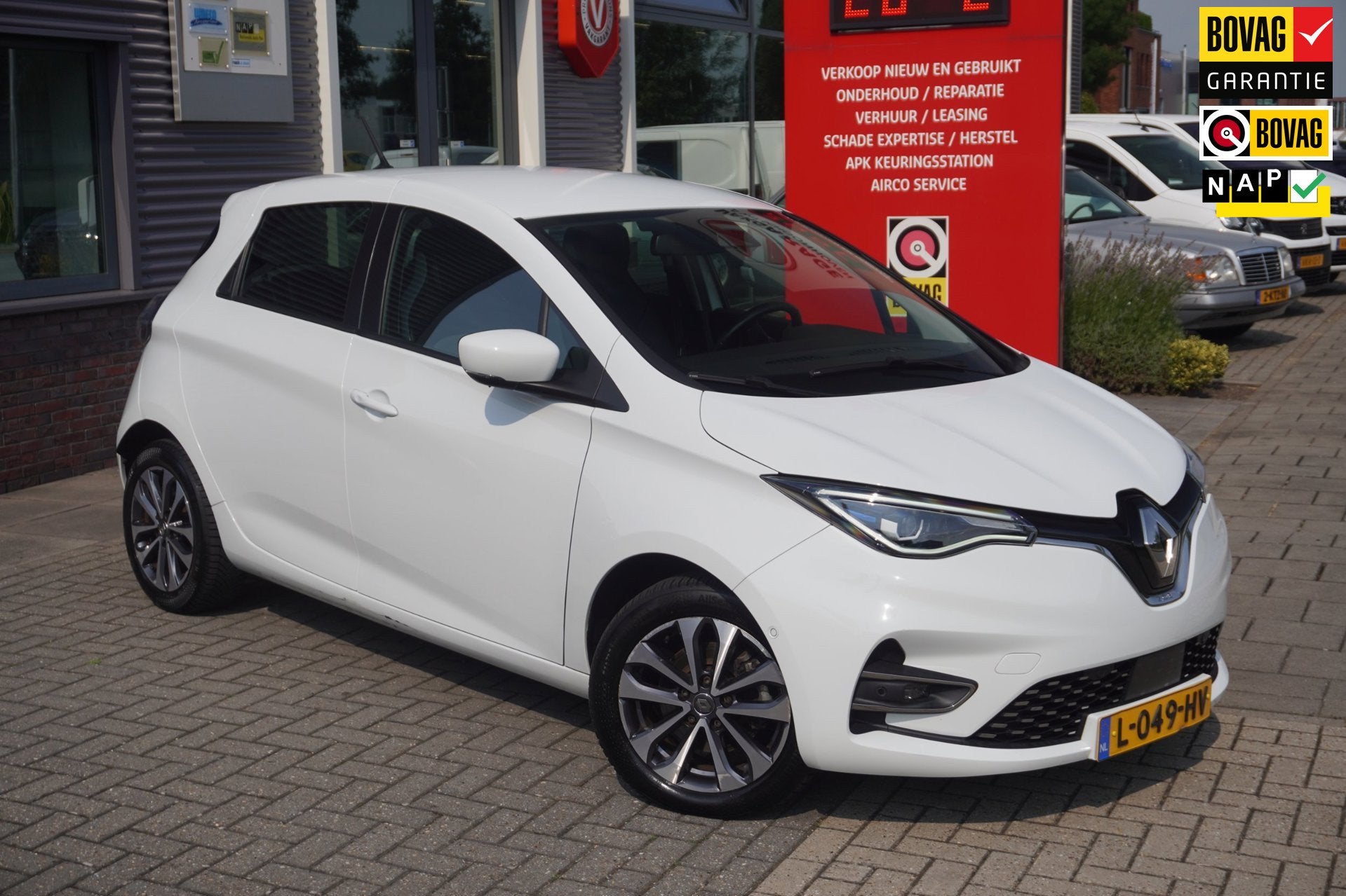 Renault ZOE R135 Intens 52 kWh / SOH 91,6% / Camera / Stoelv, Dealer onderhouden, 136 pk, Gebruikt, Zwart