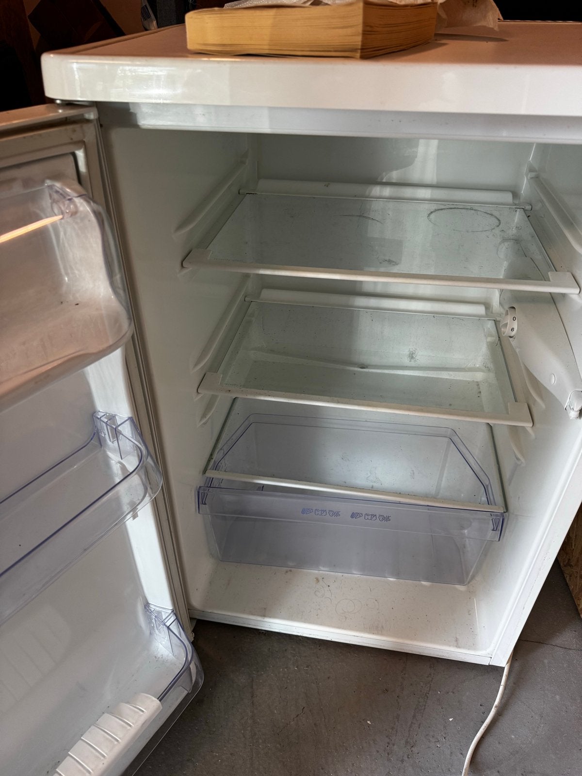 Zanussi tafelmodel koelkast - Compact en functioneel, Ophalen, Minder dan 85 cm, Minder dan 75 liter, 45 tot 60 cm