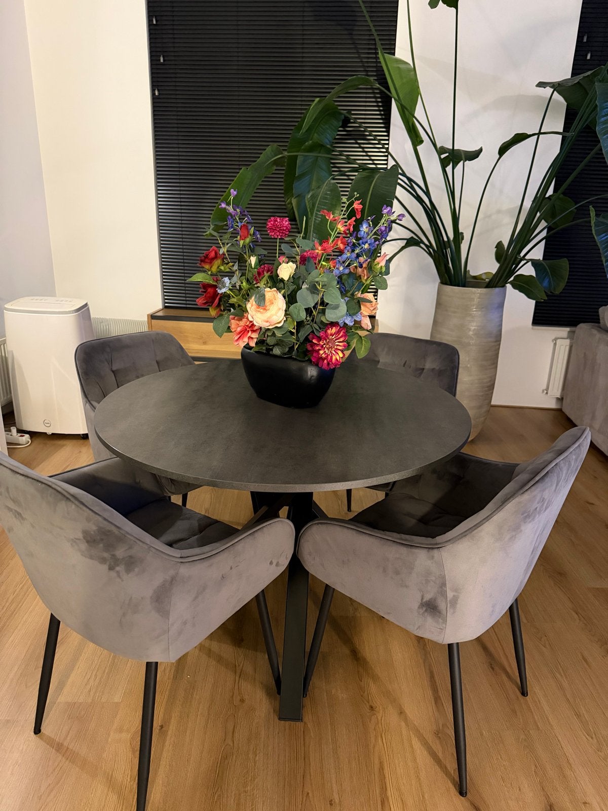 Ronde eettafel met metalen onderstel, Ophalen, 100 tot 150 cm, Rond, Zo goed als nieuw