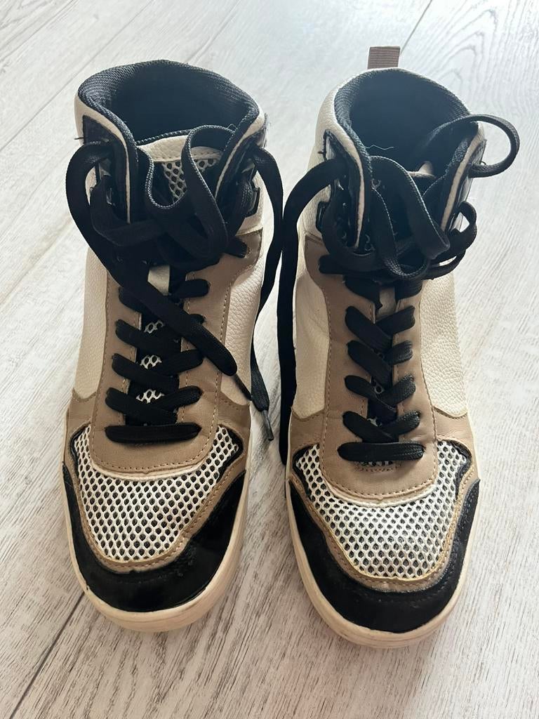 Schoenen 39, Beige, Ophalen of Verzenden, Sneakers of Gympen, Zo goed als nieuw