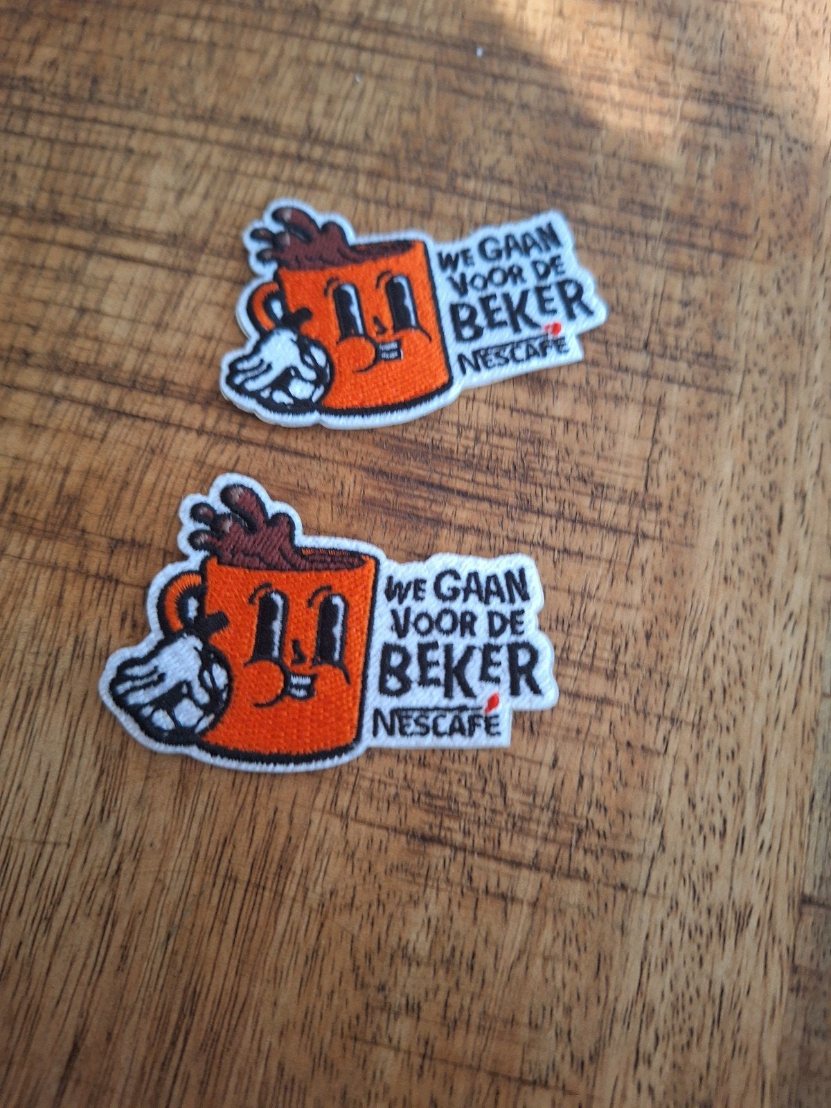 Oranje emblemen ruilen nunspeet, Ophalen