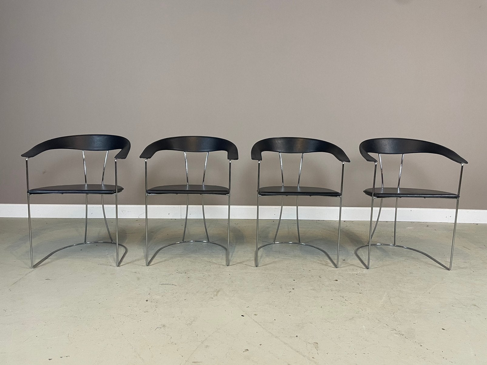 4 Arrben Italy “Ursula” design stoelen in ZGAN staat, Huis en Inrichting, Ophalen, Zwart, Zo goed als nieuw, Vier