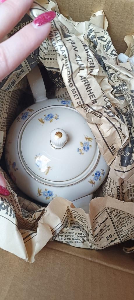 Doos met divers servies - Vintage theepot, schaaltjes, Antiek en Kunst, Ophalen