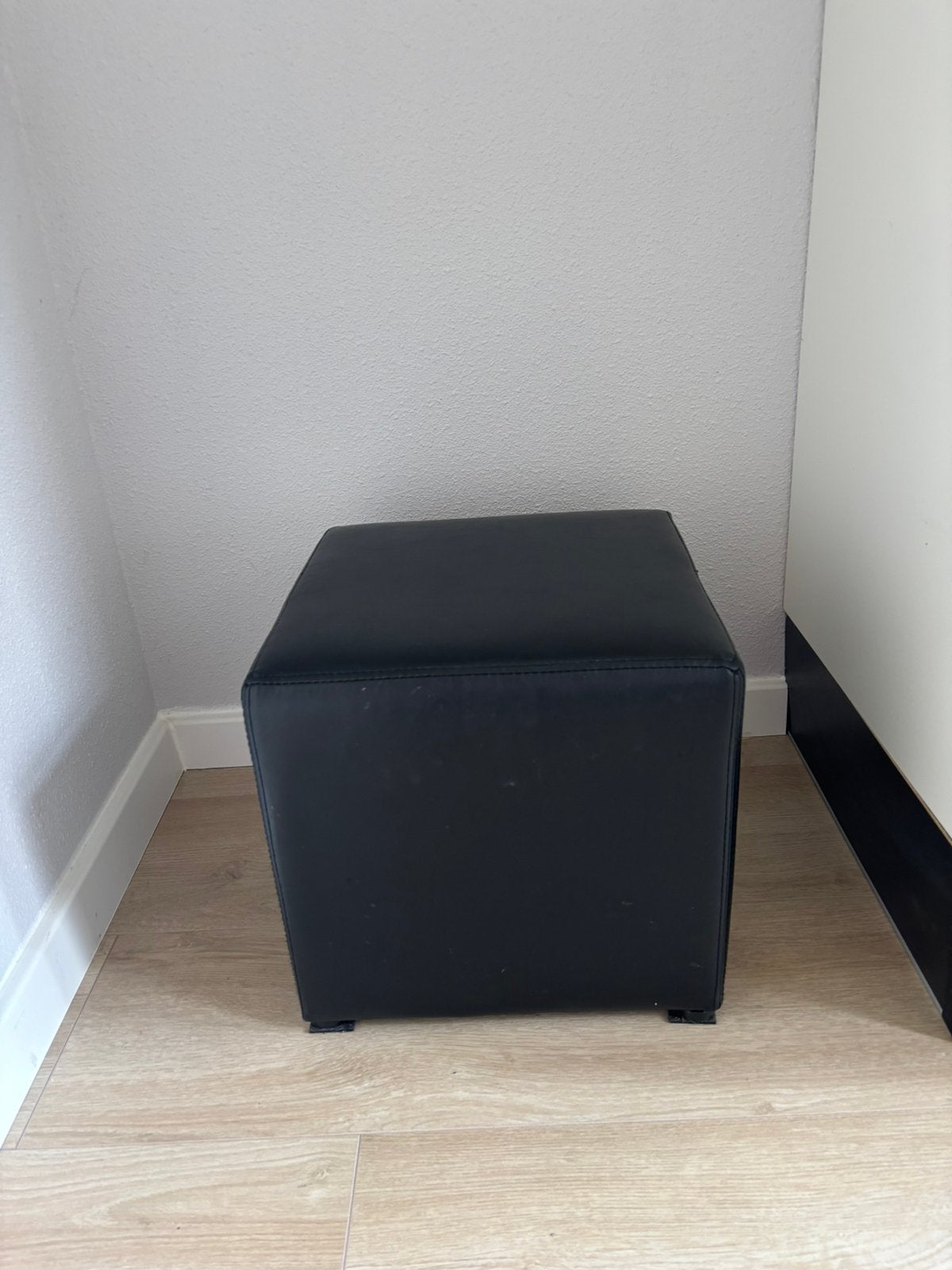 Mooi poefje  20 euro ophalen, Huis en Inrichting, Woonaccessoires | Kisten, Ophalen, Zo goed als nieuw, 50 tot 100 cm, Minder dan 50 cm