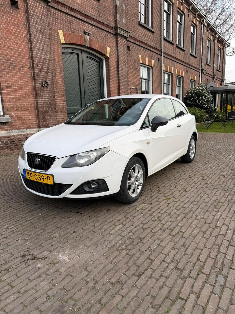 Seat Ibiza 1.2 51KW 3DRS 2009 Wit, Auto's, Voorwielaandrijving, 31 €/maand, 1198 cc, Handgeschakeld