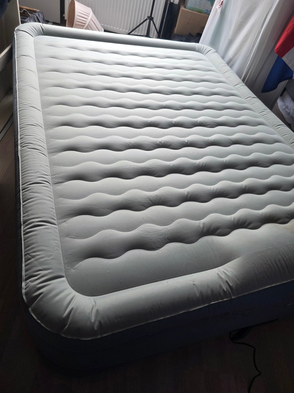 Bestway Luchtbed met ingebouwde pomp - 2-persoons, Ophalen of Verzenden, Ingebouwde pomp, Gebruikt, 2-persoons